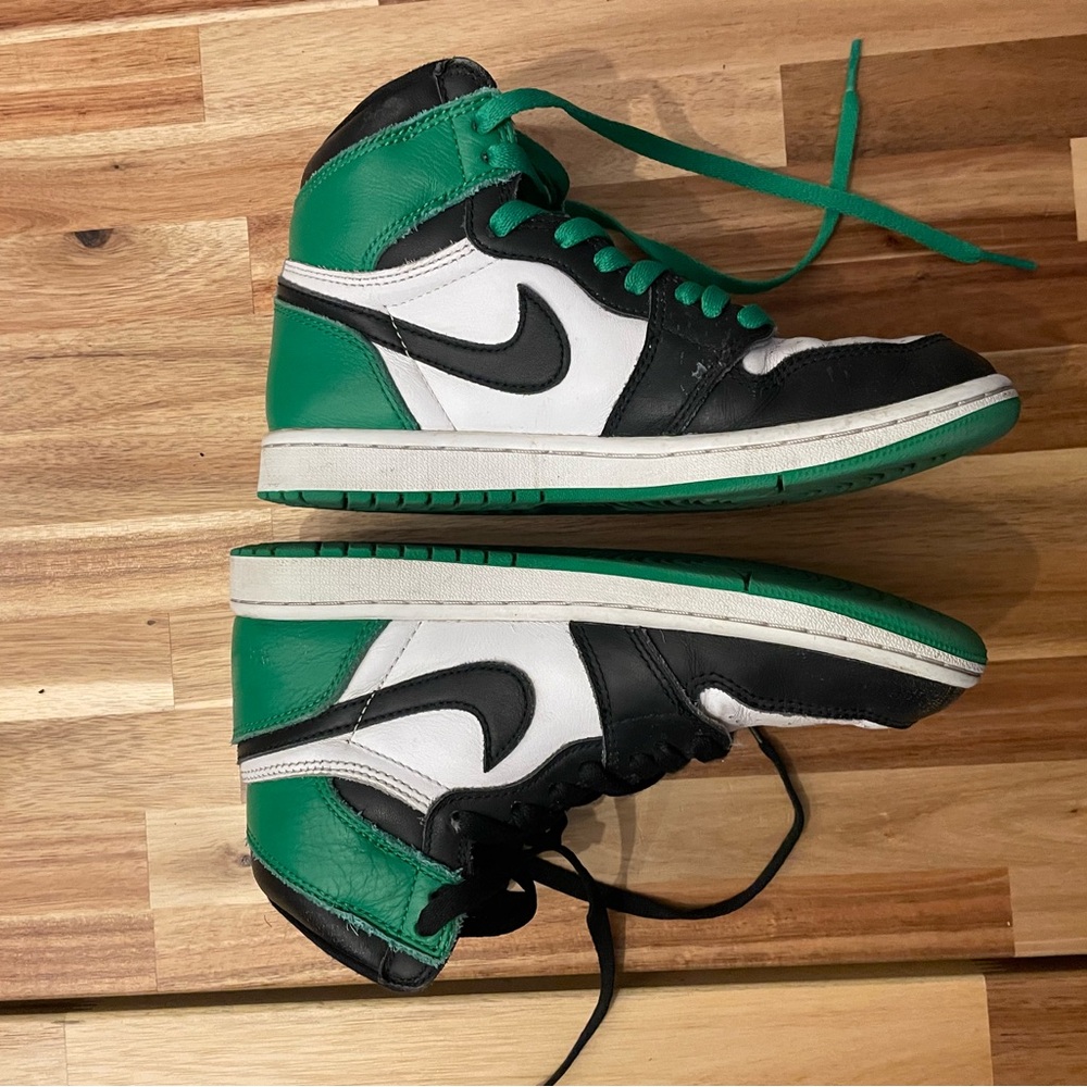 Air Jordan 1 High
Black/ Lucky Green-White